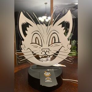 Hyde and Eek! Neon Cat Light